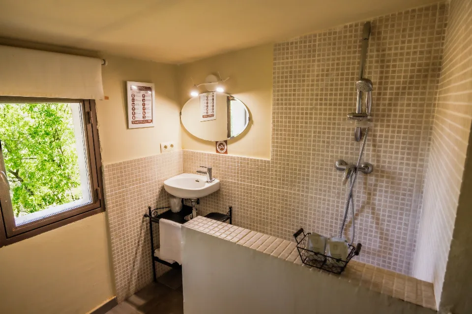 En-suite bathroom with a shower